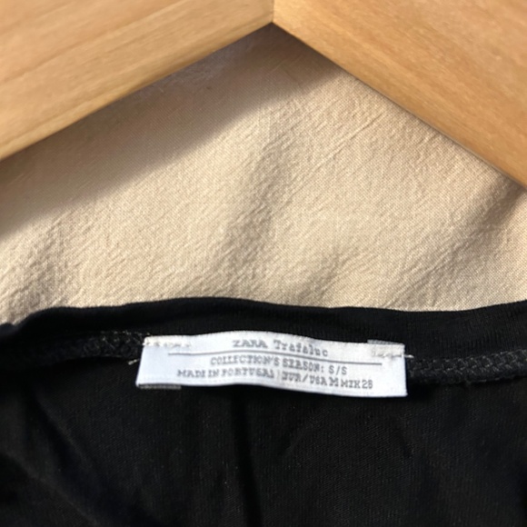 Black T-Shirt Style Summer Dress with Cut-Out Sleeves – Effortless & Sexy - Picture 4 of 4